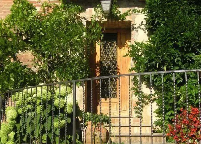 Il Poderaccio 酒店 *